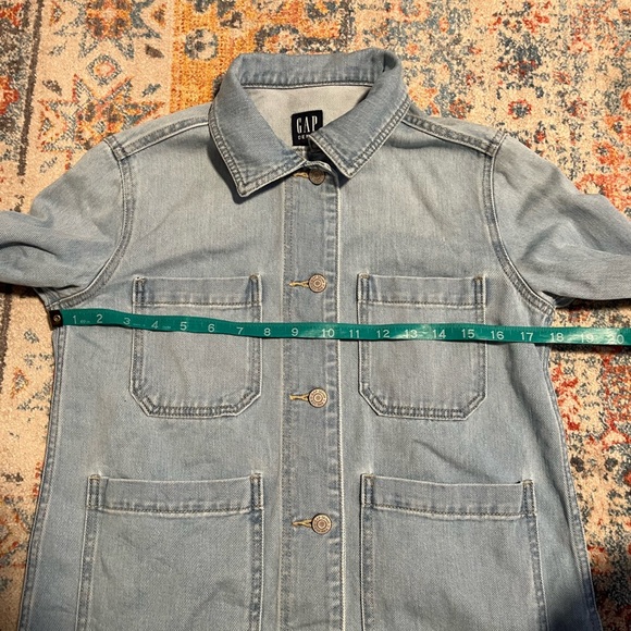 Gap 100% cotton light blue denim chore jacket with pockets - Picture 2 of 6